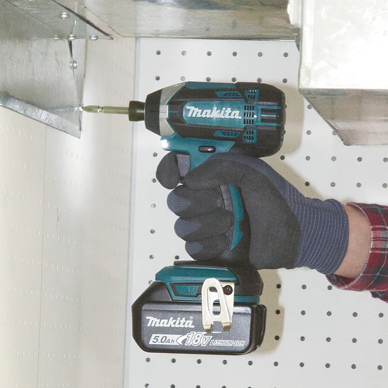 Kit di 2 utensili: trapano DDF482 + avvitatore DTD152 18 V Li-Ion MKT DLX2127MJ con 2 batterie da 4,0 Ah e valigetta Makpac